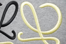 画像をギャラリービューアに読み込む, LOEWE ロエベ アナグラム スウェットシャツ クルーネック グレー 22aw h526y24j07 サイズ S 美品 中古 49753