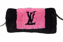 Load image into Gallery viewer, ルイヴィトン LOUIS VUITTON LV インザシティー ショルダーバッグ ビーバーファー ブラック ピンク M70897 美品 中古 49941