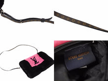 Load image into Gallery viewer, ルイヴィトン LOUIS VUITTON LV インザシティー ショルダーバッグ ビーバーファー ブラック ピンク M70897 美品 中古 49941