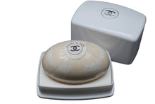 Load image into Gallery viewer, 新品未使用品 CHANEL シャネル 固形石鹸 N.19 ケース付き SAVON サヴォン 150g ギフト フランス製 アイボリー ブラック 150g 50095