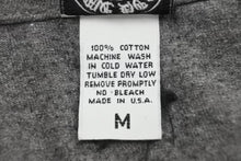 画像をギャラリービューアに読み込む, CHROME HEARTS クロムハーツ 半袖Tシャツ ポケT バックプリント グレー ダガー 首ロゴ Mサイズ 中古 50203