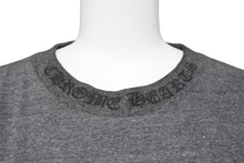 画像をギャラリービューアに読み込む, CHROME HEARTS クロムハーツ 半袖Tシャツ ポケT バックプリント グレー ダガー 首ロゴ Mサイズ 中古 50203
