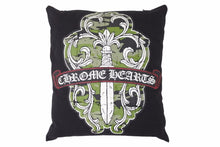 Load image into Gallery viewer, ChromeHearts クロムハーツ クッション ダガーモチーフ コットン ポリエステル ブラック ホワイト レッド グリーン 美品 中古 50386