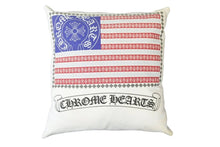Load image into Gallery viewer, CHROME HEARTS クロムハーツ クッション アメリカ国旗柄 ロゴ入り ホワイト コットン 美品 中古 50387