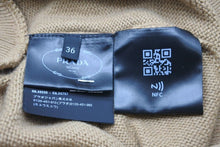 Load image into Gallery viewer, PRADA プラダ ニット Tシャツ トップス トライアングルロゴ P24ZOLS2011RNG イタリア カシミヤ ブラウン サイズ36 美品 中古 50497