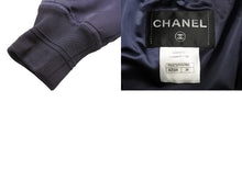 Load image into Gallery viewer, CHANEL シャネル アウター ココマーク ブルゾンジャケット P53732V40166 ネイビー シルバー 金具 サイズ38 美品 中古 50737