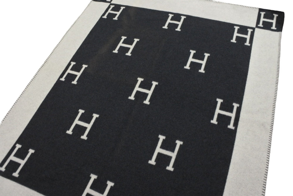 HERMES エルメス ブランケット アヴァラン ひざ掛け Hモチーフ 大判 イギリス製 ウール カシミヤ ホワイト グレー 美品 中古 51015