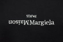 Load image into Gallery viewer, MaisonMargiela メゾンマルジェラ スウェット トレーナー ロゴ S50GU0166 S25503 コットン ブラック ホワイト 44 美品 中古 51051