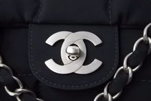 Load image into Gallery viewer, CHANEL シャネル マトラッセ チョコバー ショルダーバッグ 7番台 ココマーク ナイロン ブラック シルバー金具 美品 中古 51078