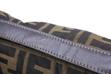 画像をギャラリービューアに読み込む, FENDI フェンディ ハンドポーチ ミニポーチ ズッカ柄 イタリア製 レザー キャンバス ブラウン ゴールド金具 美品 中古 51142