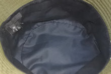 Load image into Gallery viewer, 極美品 PRADA プラダ テクニカルファブリック ロゴ バケットハット 帽子 コットン カーキ レッド サイズM 中古 51165