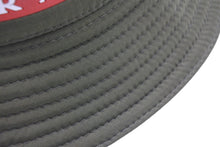 Load image into Gallery viewer, 極美品 PRADA プラダ テクニカルファブリック ロゴ バケットハット 帽子 コットン カーキ レッド サイズM 中古 51165