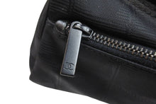 Load image into Gallery viewer, CHANEL シャネル ポーチ ニュートラベルライン バニティ ココマーク 6番台 2000年 ブラック 美品 中古 51274