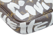 Load image into Gallery viewer, LOUIS VUITTON ルイ・ヴィトン ポーチ グラフィティ ポシェット アクセソワール ゴールド金具 美品 中古 51327