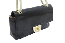 画像をギャラリービューアに読み込む, CHANEL シャネル ココマーク ターンロック 25cm パンチング ショルダー バッグ バイカラー 美品 中古 51370