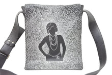 画像をギャラリービューアに読み込む, CHANEL シャネル ショルダーバッグ 7番台 2001年 ココマーク ブラック レザー シルバー金具 美品 中古 51469