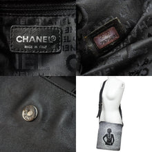 画像をギャラリービューアに読み込む, CHANEL シャネル ショルダーバッグ 7番台 2001年 ココマーク ブラック レザー シルバー金具 美品 中古 51469