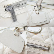 画像をギャラリービューアに読み込む, CHANEL シャネル ボストンバッグ パリ ニューヨーク 10番台 ココマーク ラムスキン アイボリー シルバー金具 中古 51498