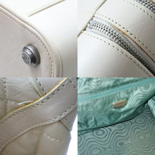 画像をギャラリービューアに読み込む, CHANEL シャネル ボストンバッグ パリ ニューヨーク 10番台 ココマーク ラムスキン アイボリー シルバー金具 中古 51498