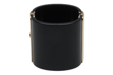 Load image into Gallery viewer, CHANEL シャネル ココマーク バングル ブレスレット B16S刻印 イタリア製 プラスチック GP ブラック ゴールド 美品 中古 51500