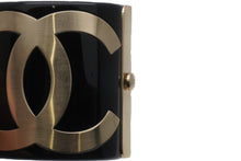 Load image into Gallery viewer, CHANEL シャネル ココマーク バングル ブレスレット B16S刻印 イタリア製 プラスチック GP ブラック ゴールド 美品 中古 51500