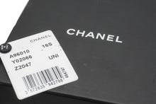Load image into Gallery viewer, CHANEL シャネル ココマーク バングル ブレスレット B16S刻印 イタリア製 プラスチック GP ブラック ゴールド 美品 中古 51500