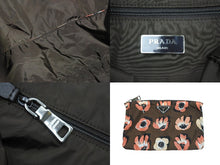 Load image into Gallery viewer, PRADA プラダ トートバッグ ポーチ 三角プレート 花柄 ブラウン シルバー金具 イタリア製 ナイロン 美品 中古 51594