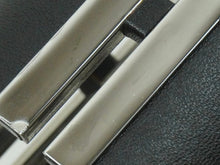 Load image into Gallery viewer, CHANEL シャネル バングル ブレスレット CHANELロゴ 00C刻印 ブレック レザー シルバー金具 ユニセックス 美品 中古 51601