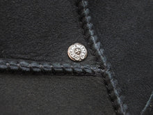 画像をギャラリービューアに読み込む, 新品未使用 CHROMEHEARTS クロムハーツ UGG アグ ムートンブーツ スモールCHクロス シープスキン シルバー925 ブラック 27 51642