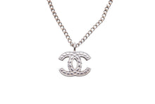 Load image into Gallery viewer, CHANEL シャネル ネックレス ココマーク アクセサリー 04V 6g メタル ラインストーン シルバー 美品 中古 51689