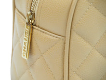 Load image into Gallery viewer, CHANEL シャネル ヴィンテージ ハンドバッグ ミニボストン キャビアスキン 8番台 ベージュ ゴールド金具 美品 中古 51883