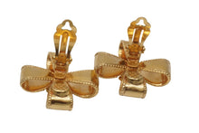 Load image into Gallery viewer, CHANEL シャネル イヤリング クロスリボン ココマーク アクセサリー 小物 17g 97A GP ゴールド 美品 中古 51901