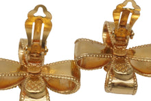 Load image into Gallery viewer, CHANEL シャネル イヤリング クロスリボン ココマーク アクセサリー 小物 17g 97A GP ゴールド 美品 中古 51901