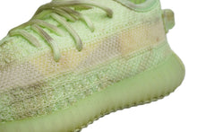 Load image into Gallery viewer, YEEZY BOOST 350 V2 GLOW IN THE DARK イージーブーストグロウスニーカー キッズ ライトグリーン 7 1/2K 良品 中古 51951