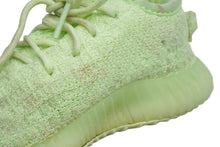 Load image into Gallery viewer, YEEZY BOOST 350 V2 GLOW IN THE DARK イージーブーストグロウスニーカー キッズ ライトグリーン 7 1/2K 良品 中古 51951