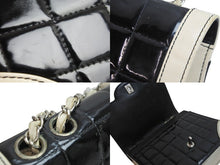 Load image into Gallery viewer, CHANEL シャネル チョコバー バイカラー Wチェーンショルダーバッグ 6番台 パテントレザー ブラック ホワイト 良品 中古 51965
