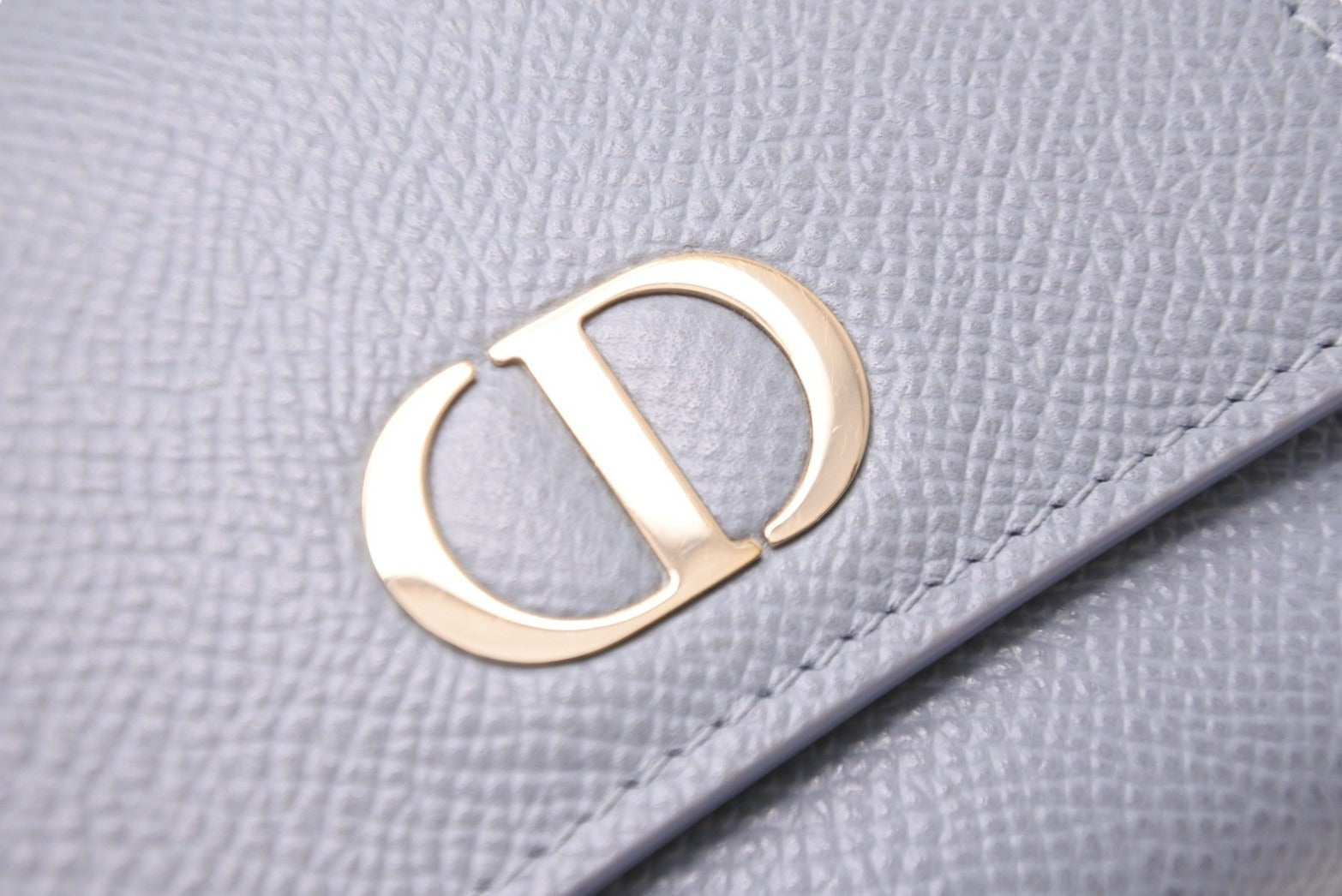 極美品 Christian Dior クリスチャンディオール 二つ折り財布 S2057OBAE_M41G モンテーニュ 30 ゴールド金具 中古  52035 – Casanova Vintage
