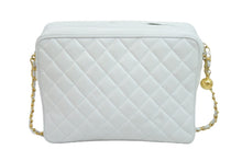 画像をギャラリービューアに読み込む, Chanel シャネル チェーンショルダーバッグ キャビアスキン ホワイト ゴールド 2番台 極美品 中古 52363