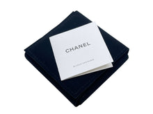Load image into Gallery viewer, CHANEL シャネル メタルサークルピアス フープピアス ココマーク 22AW L22A刻印 ゴールド ブラック 7ｇ レディース 美品 中古 52548