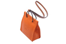 Load image into Gallery viewer, 新品同様 HERMES エルメス キーホルダー・キーチャーム アニョーミロ バッグチャーム D AM刻印 079065CA FEU/GOLD 中古 52620