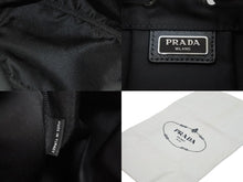 Load image into Gallery viewer, 新品同様 PRADA プラダ 巾着ポーチ NERO トライアングルロゴ 1NA369 197/B TURKEY製 テスート ブラック シルバー金具 中古 52624