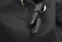 Load image into Gallery viewer, 新品同様 PRADA プラダ 巾着ポーチ NERO トライアングルロゴ 1NA369 197/B TURKEY製 テスート ブラック シルバー金具 中古 52624