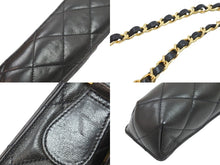 Load image into Gallery viewer, CHANEL シャネル マトラッセ チェーン ショルダー 折り畳み傘 ケース ラムスキン ブラック 小物 ココマーク 良品 中古 52718