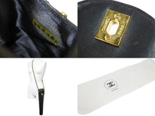 ［極美品］シャネル　折り畳み傘　キャビアスキン　チェーンショルダーケース 極美品］シャネル 折り畳み傘 キャビアスキン チェーンショルダー