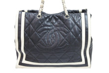 Load image into Gallery viewer, CHANEL シャネル ココマーク チェーントートバッグ 13番台 ラムスキン ブラック ホワイト シルバー金具 中古 52760