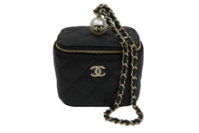 画像をギャラリービューアに読み込む, 新品同様 CHANEL シャネル マトラッセ ミニ ヴァニティ チェーンショルダー キャビアスキン ブラック ゴールド金具 中古 52839