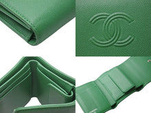 画像をギャラリービューアに読み込む, CHANEL シャネル 三つ折り財布 ウォレット 30番台 ココマーク グリーン グレインドカーフスキン シルバー金具 美品 中古 53180