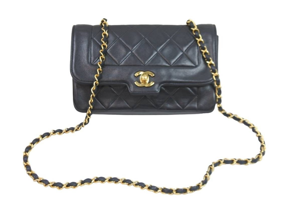 マトラッセ シングルフラップ チェーンショルダーバッグ　ターンロック　ラムスキン マトラッセ シングルフラップ チェーンショルダーバッグ ターンロック