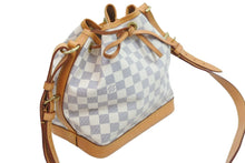 Load image into Gallery viewer, LOUIS VUITTON ルイ・ヴィトン ショルダーバッグ ダミエ・アズール ノエ ＢＢ ホワイト ゴールド金具 美品 中古 53197