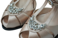 画像をギャラリービューアに読み込む, FENDI フェンディ オープントゥビジュー サンダル パンプス イタリア製 サテン ピンク ベージュ シルバー サイズ37 美品 中古 53325